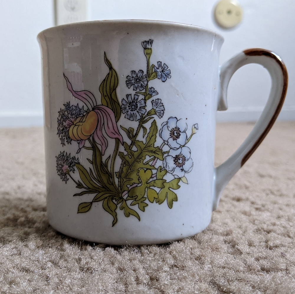 Cute Vintage Mug Floral Bouquet
